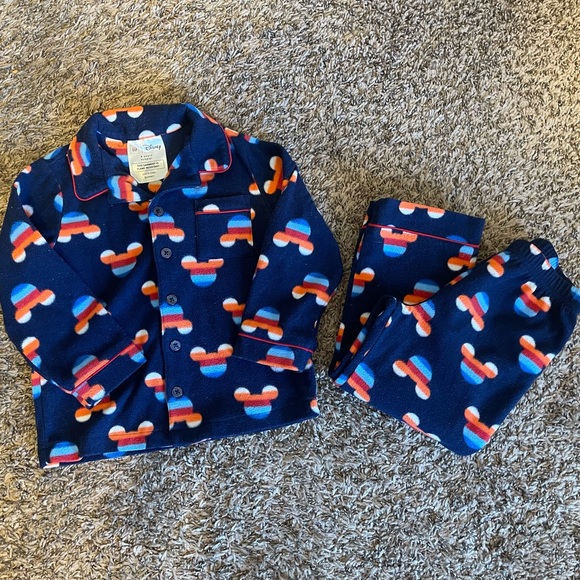 GAP Disney Kids Fleece Pajama Set - Picture 3 of 5